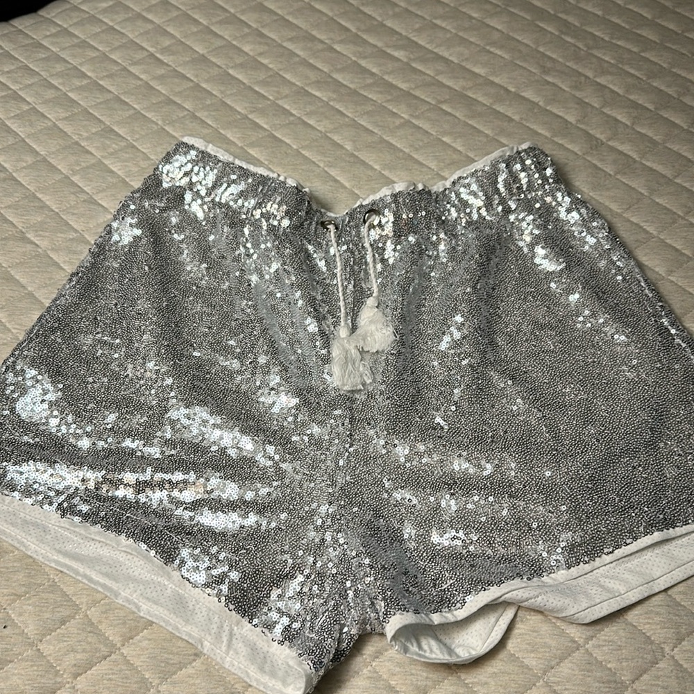 Sparkly pull on shorts. XL